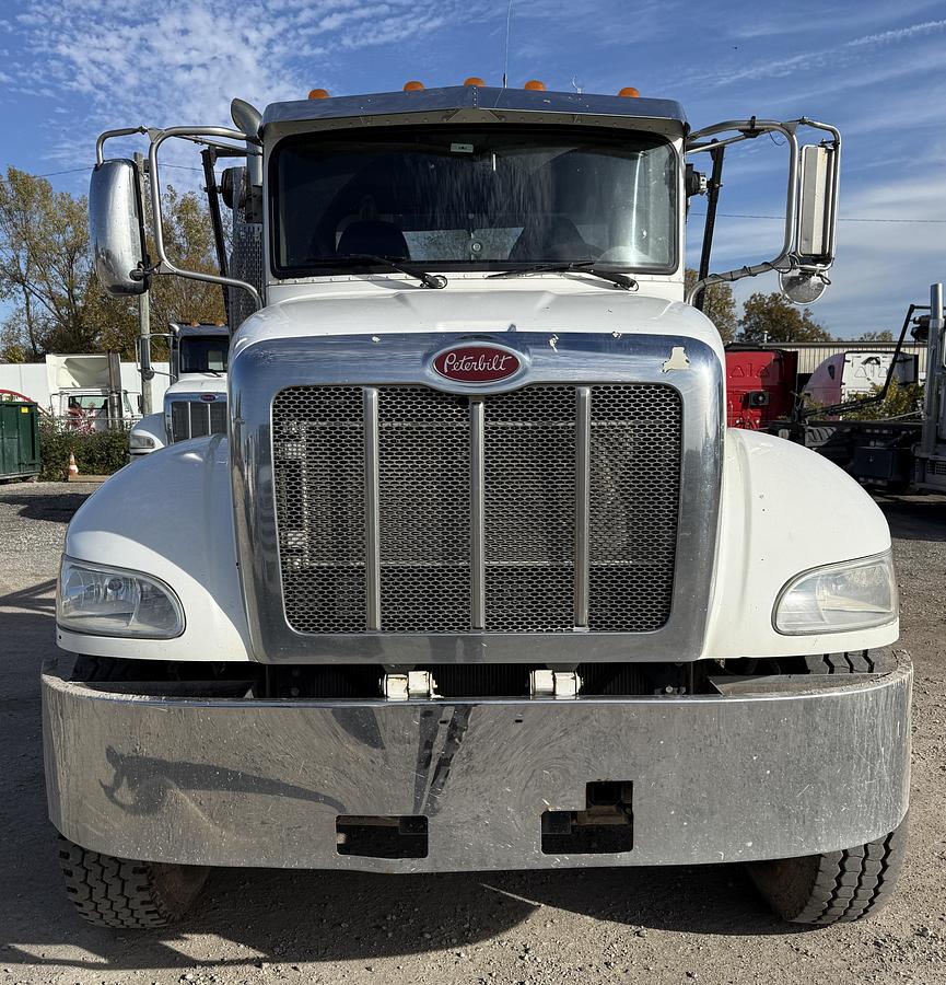 Used 2016 PETERBILT 348