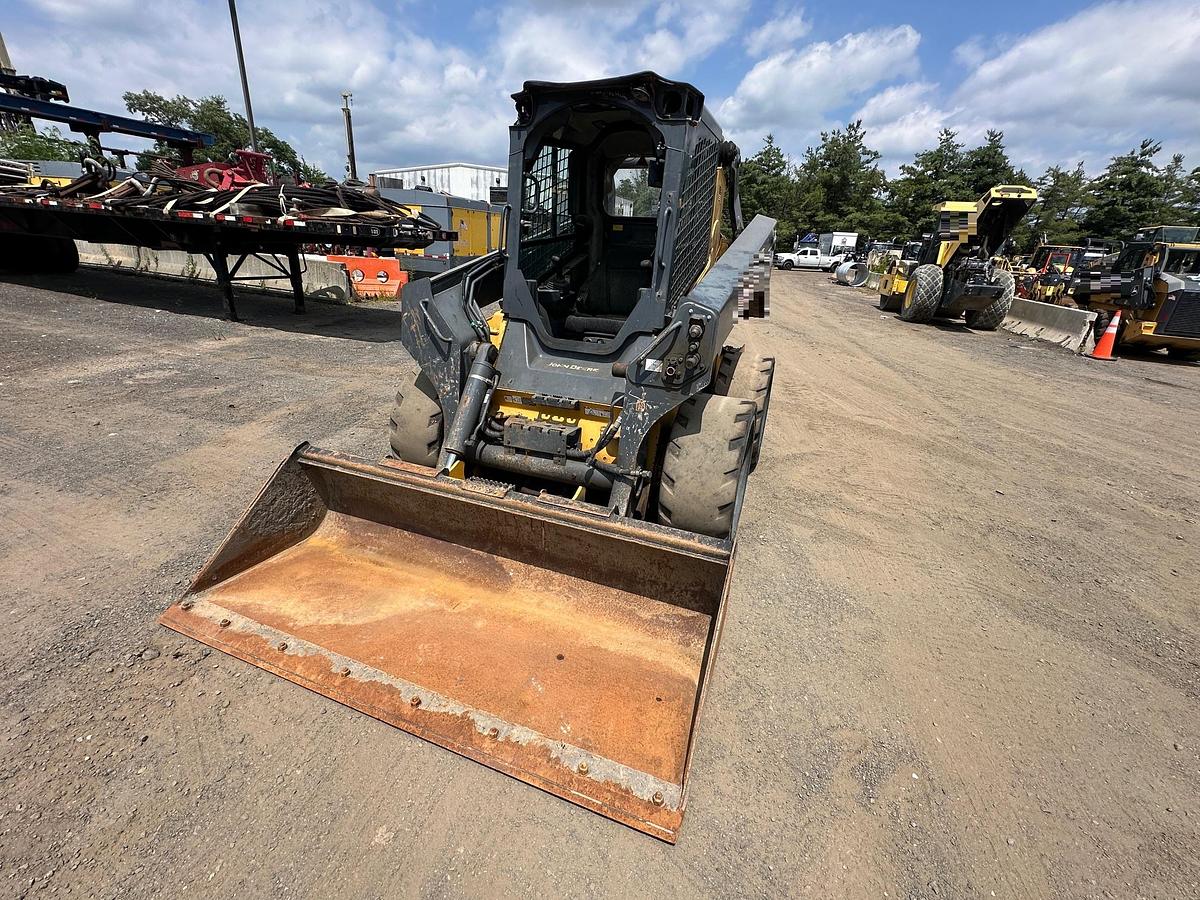 Used 2017 DEERE 332G