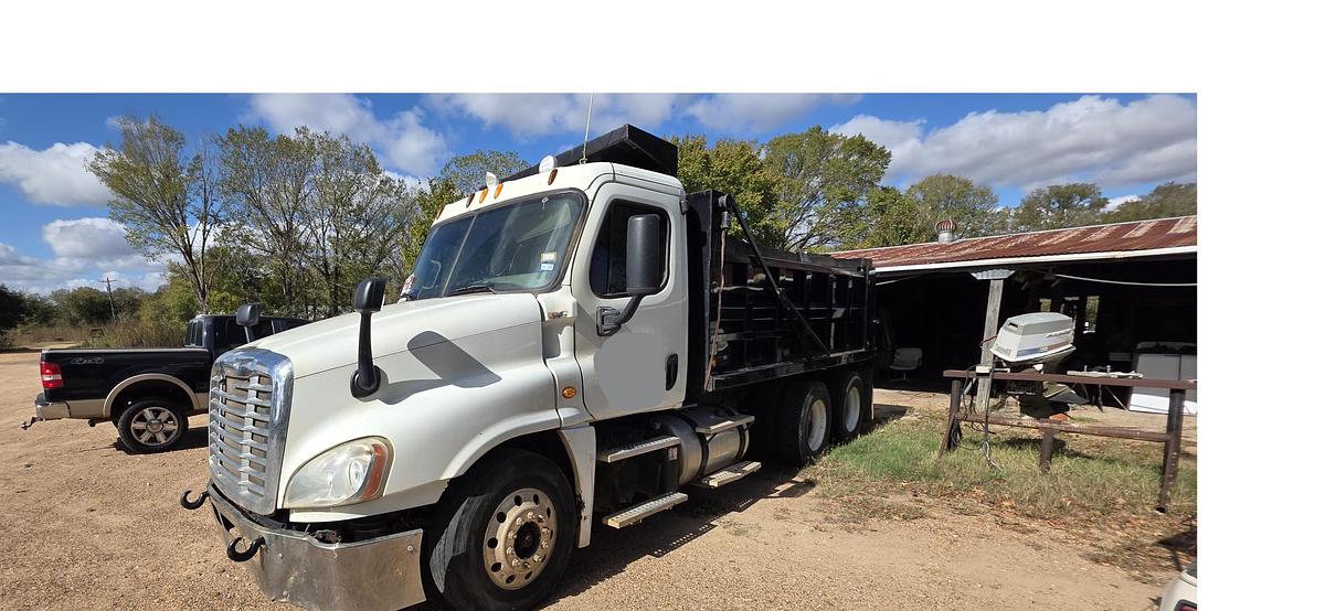 Used 2012 FREIGHTLINER Cascadia