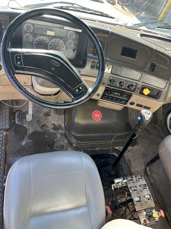 Used 2007 STERLING L7500 Water Truck