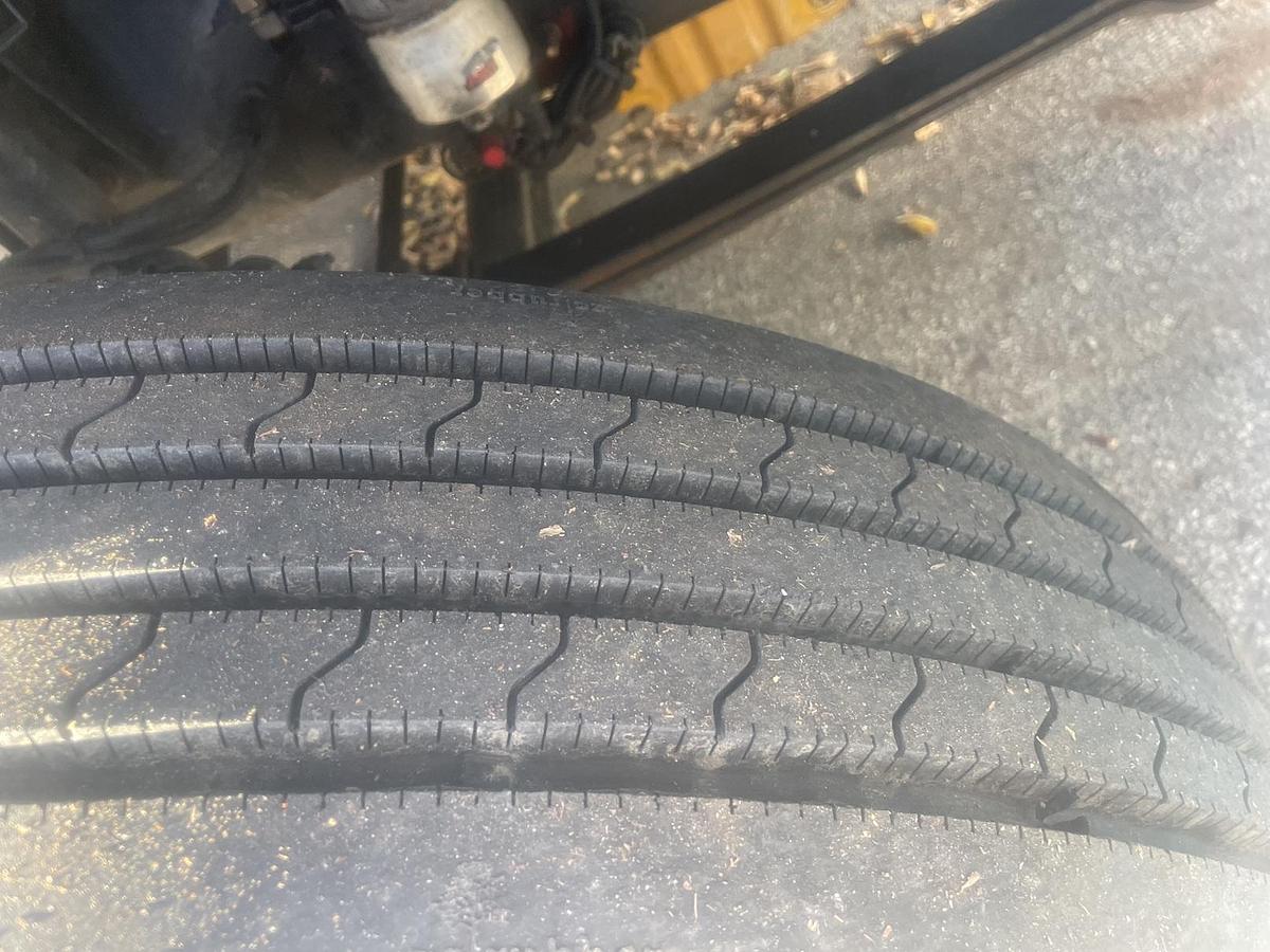 Used 2005 FREIGHTLINER FL70