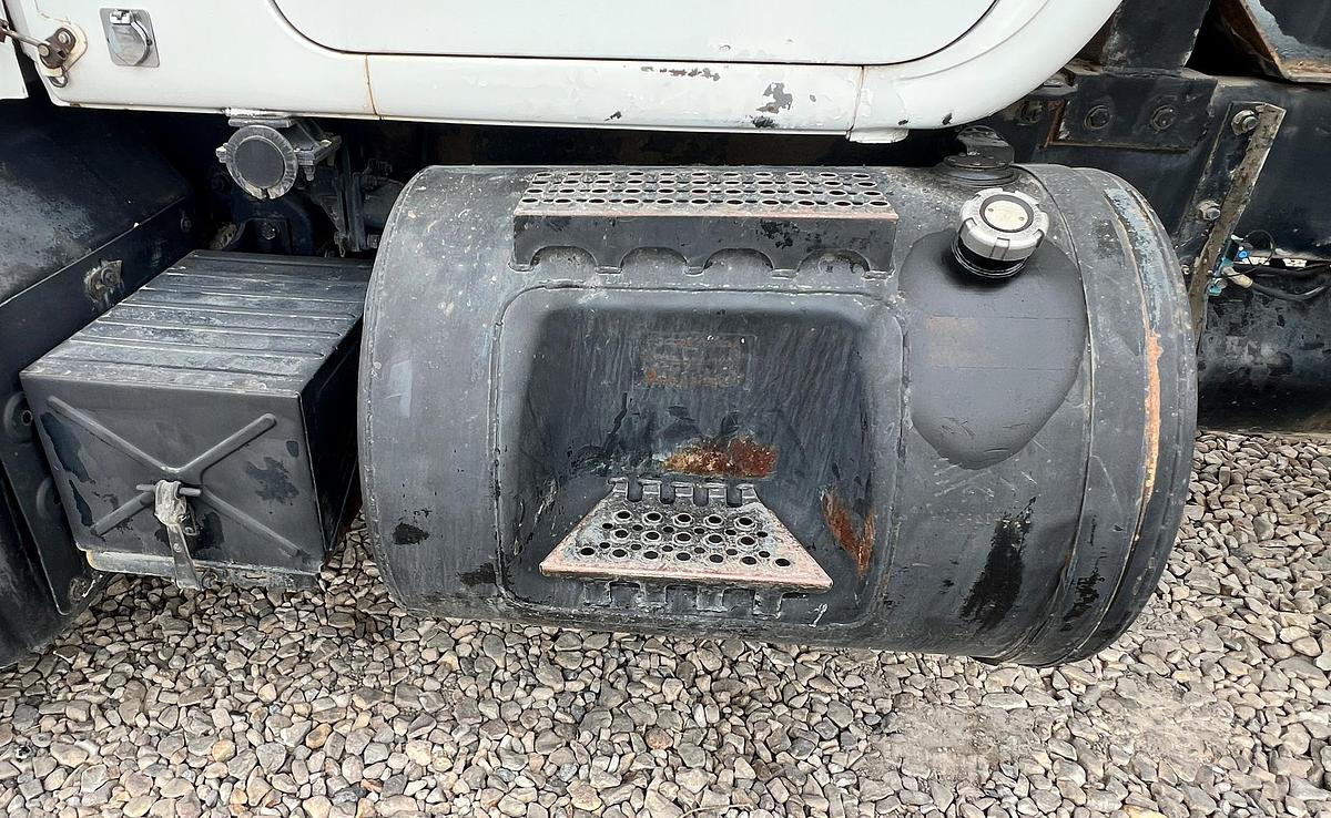 Used 2000 MACK RD688s