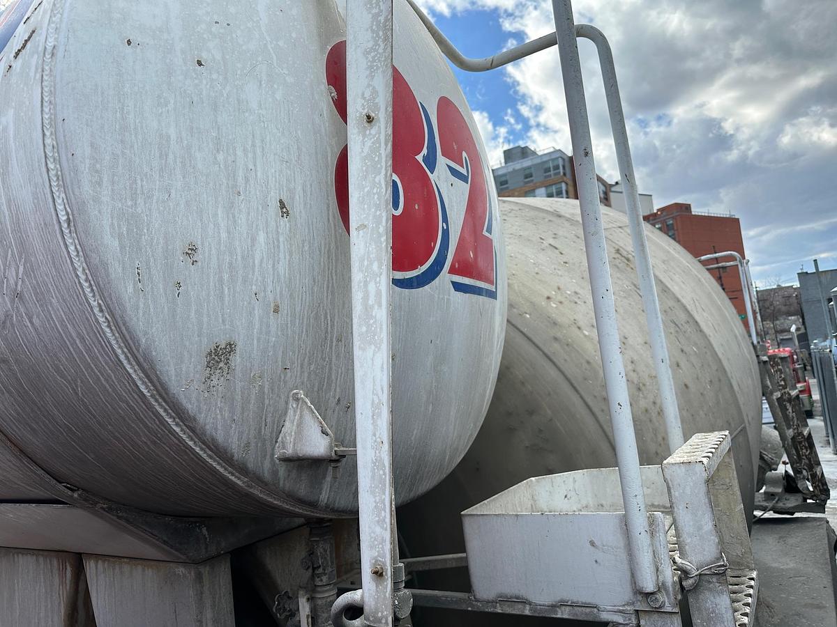 Used 2005 WESTERN STAR Rear Mixer