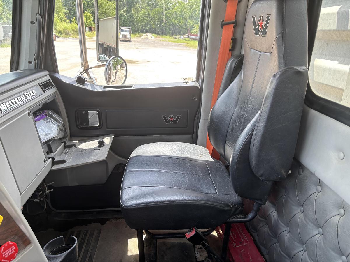 Used 2017 WESTERN STAR 4700