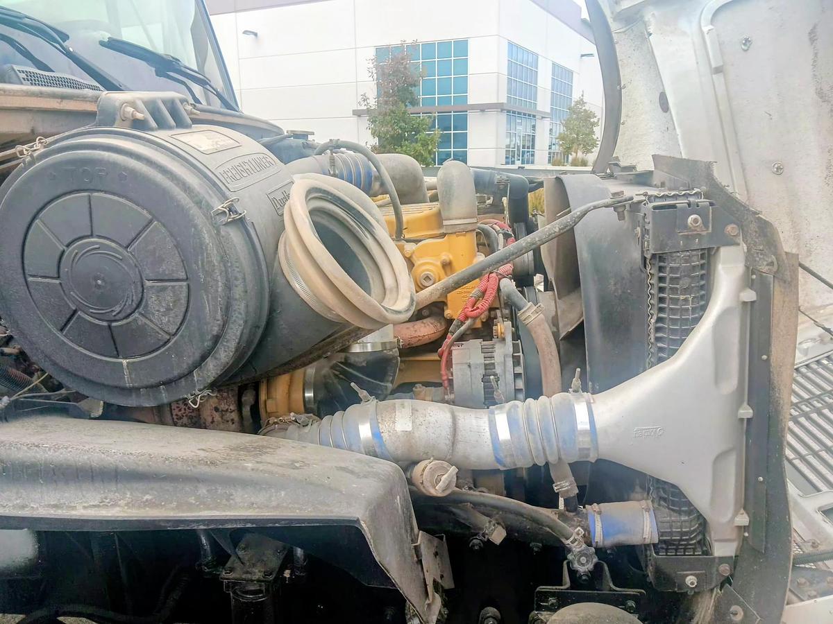 Used 2001 FREIGHTLINER FL 112