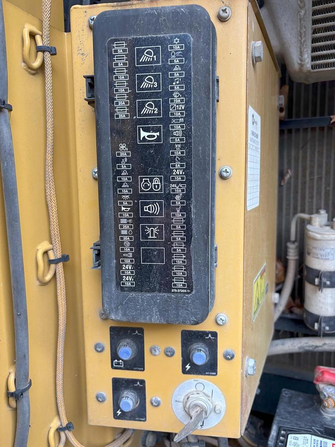 Used 2013 CATERPILLAR 321D LCR