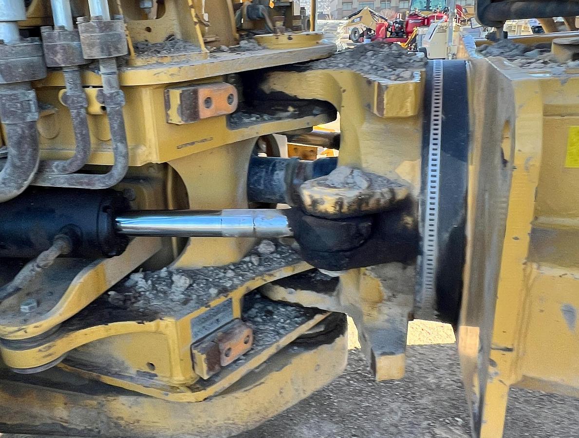 Used 2015 CATERPILLAR 740B