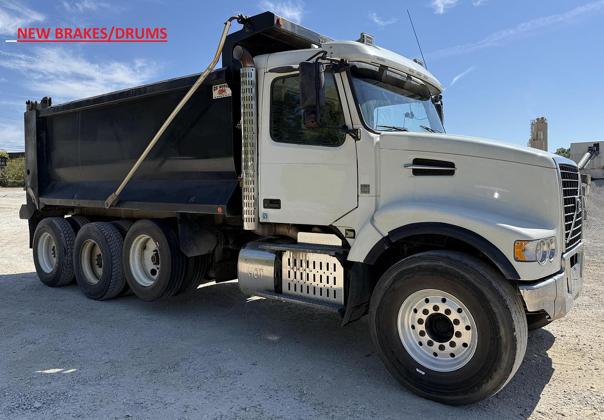 Used 2016 VOLVO VHDNC64RN
