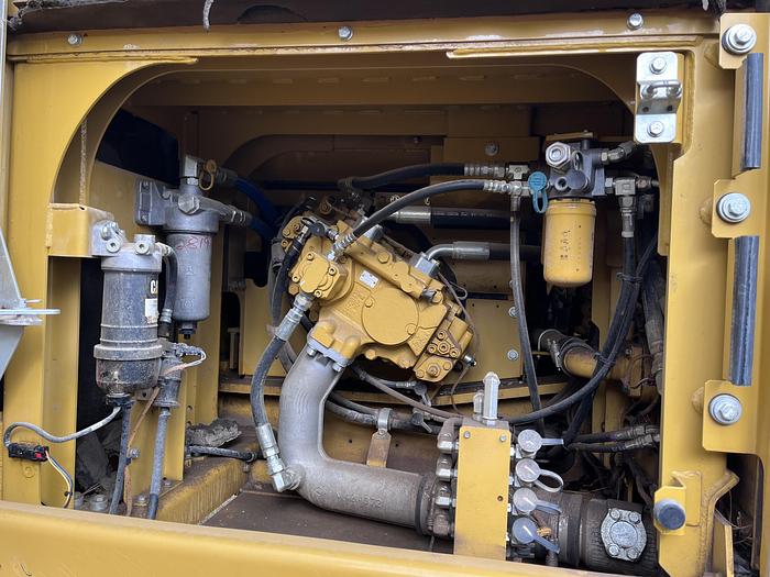 Used 2017 CATERPILLAR 326FL