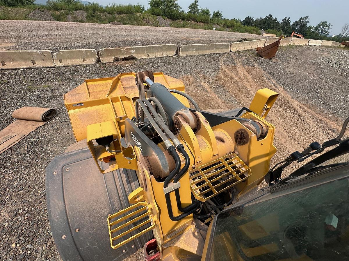 Used 2020 DEERE 744L