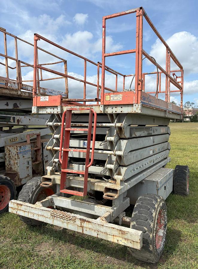 Used 0 SKYJACK SJ8243