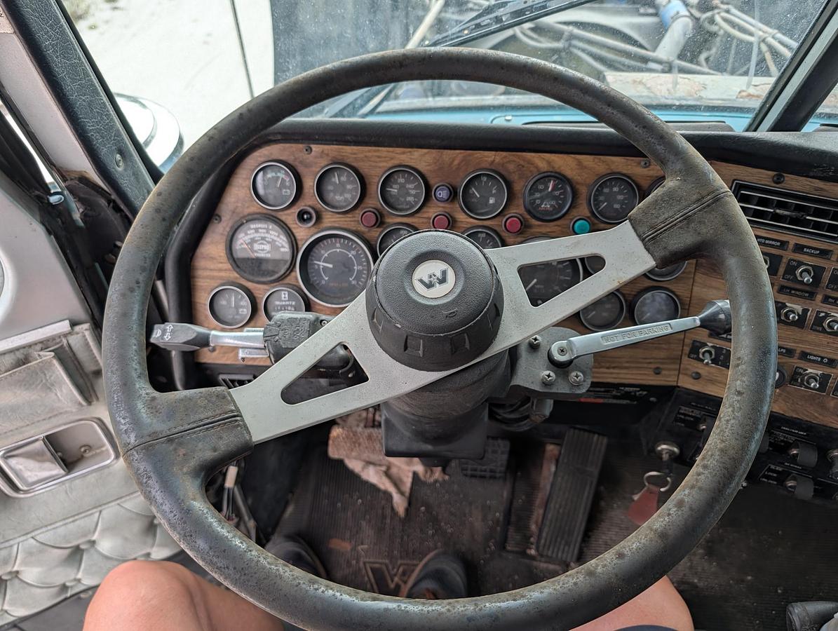 Used 1995 WESTERN STAR 4900