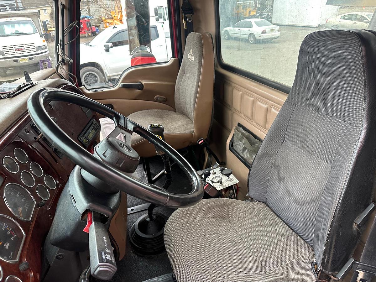 Used 2005 MACK Granite CV713