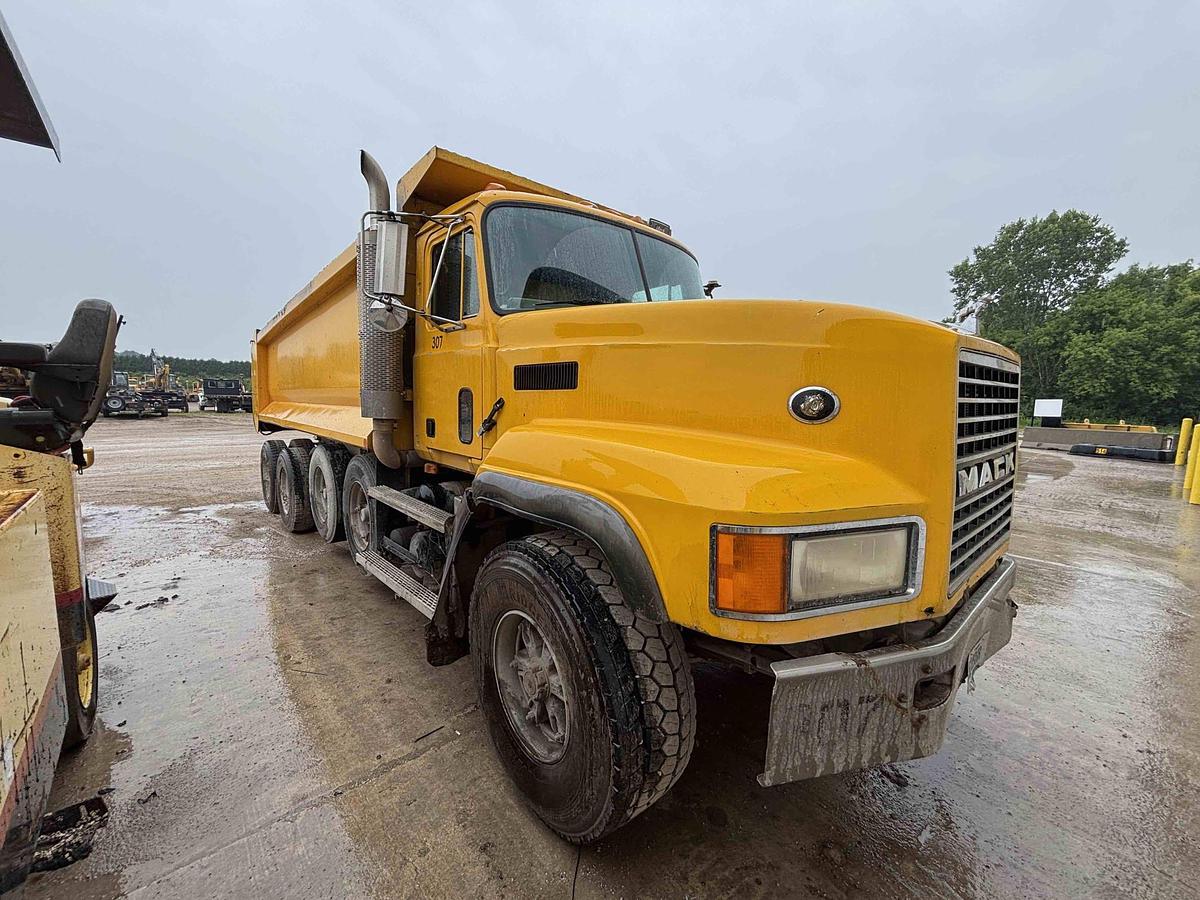 Used 1995 MACK CL713