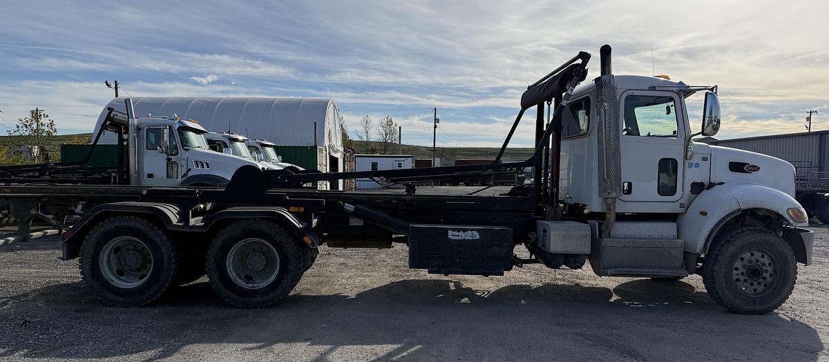Used 2016 PETERBILT 348