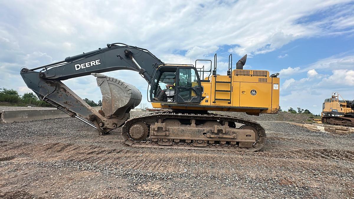 Used 2023 DEERE 670P