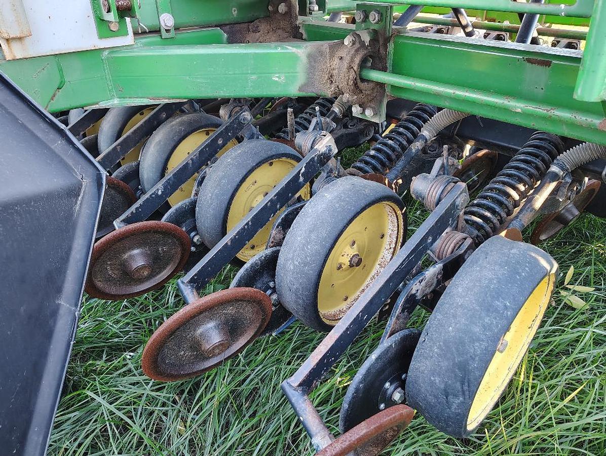 Used 1992 JOHN DEERE 750 Grain Drills