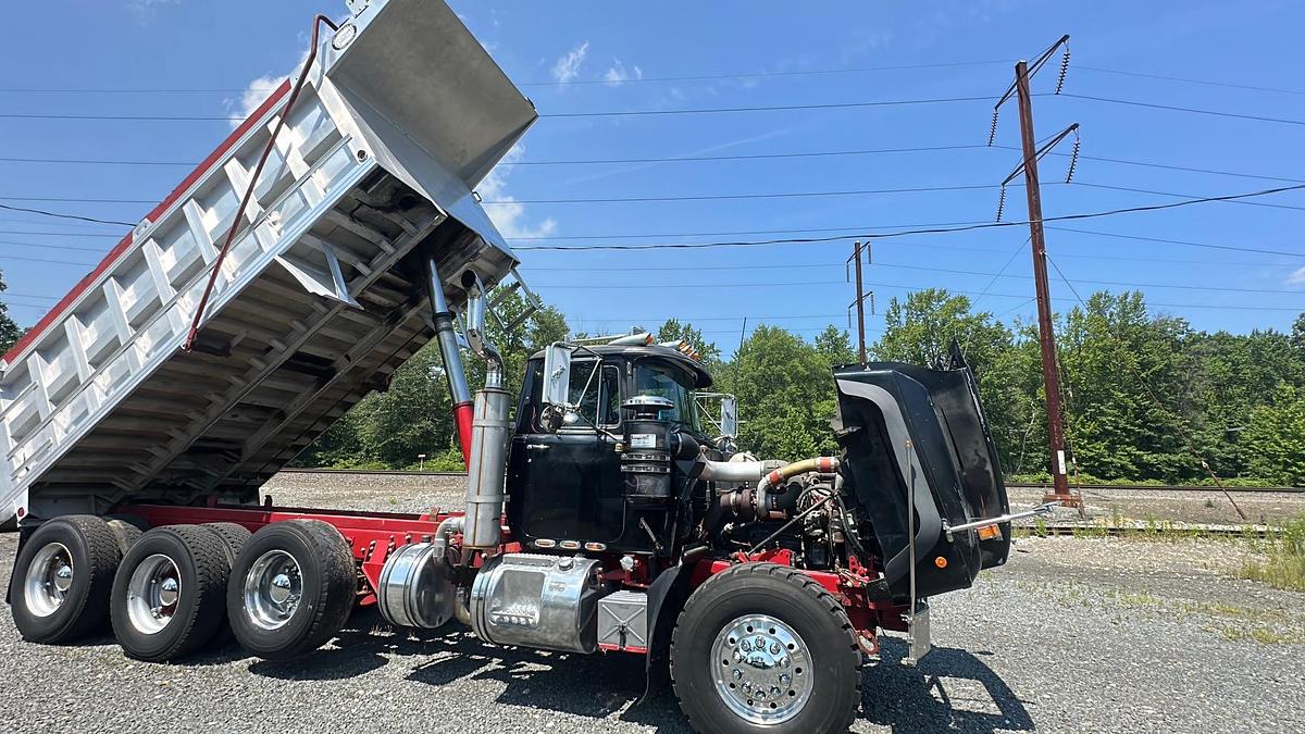 Used 1997 MACK RD688S