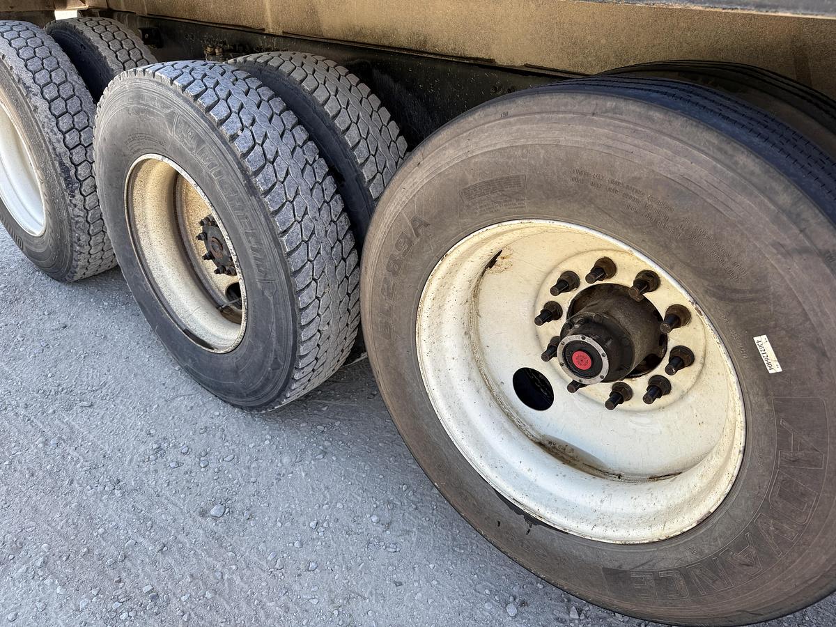 Used 2016 VOLVO VHDNC64RN