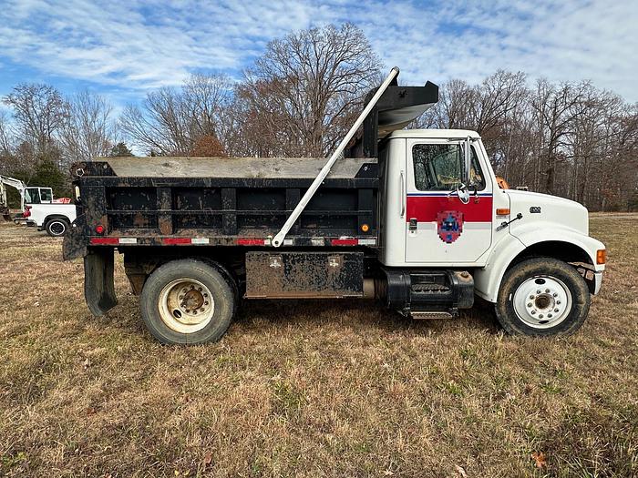 Used 2001 INTERNATIONAL 4700