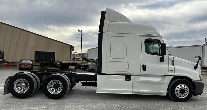 Used 2015 FREIGHTLINER Cascadia 125