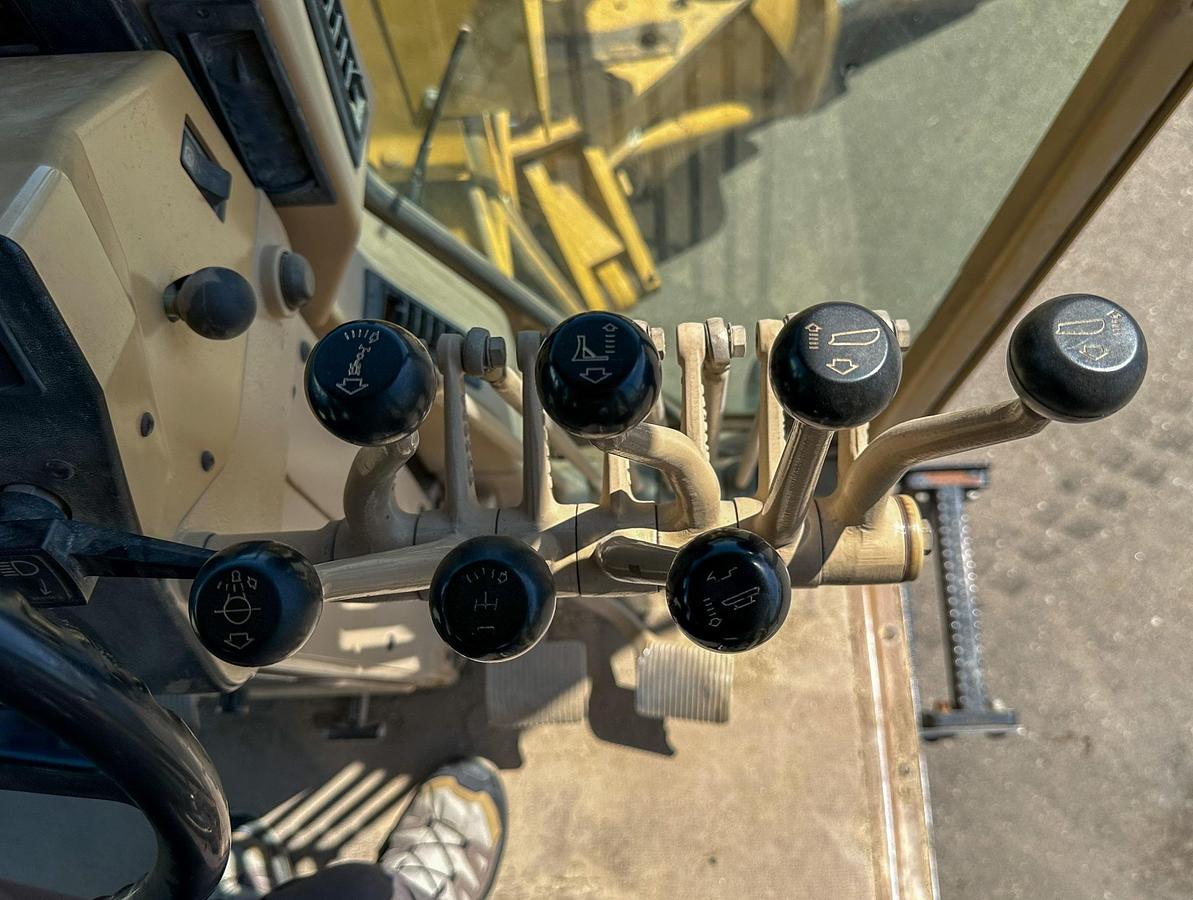 Used 2000 CATERPILLAR 143H