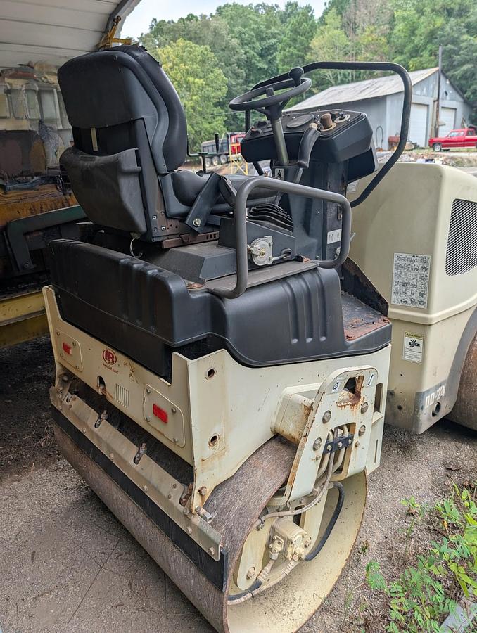 Used 2002 PUCKETT MFG 560