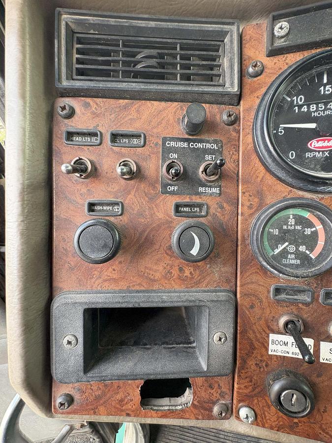 Used 2004 PETERBILT 330