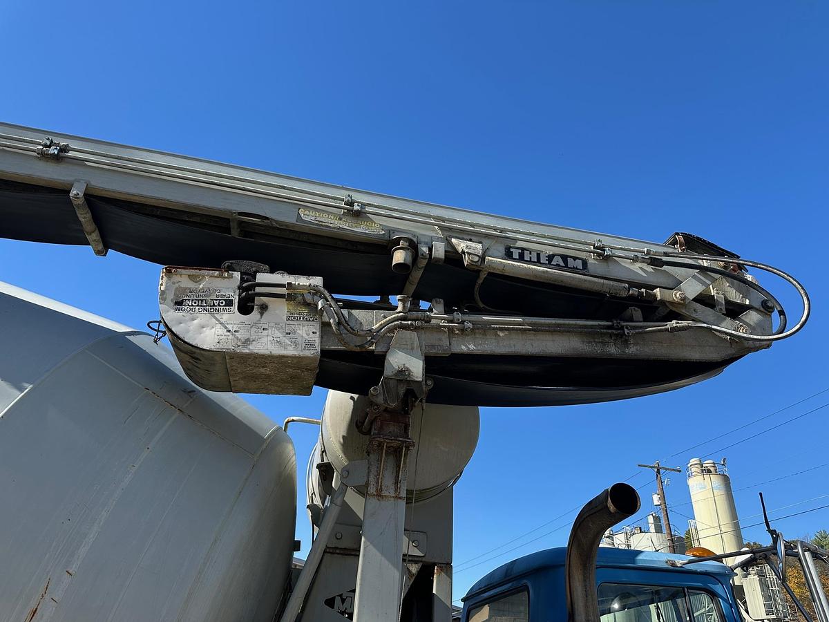 Used 2000 MACK DM690S Conveyor