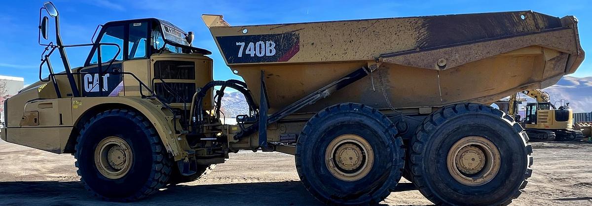 Used 2015 CATERPILLAR 740B