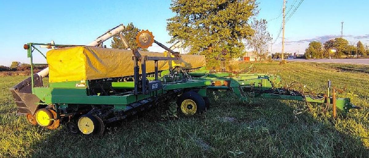 Used 1992 JOHN DEERE 750 Grain Drills