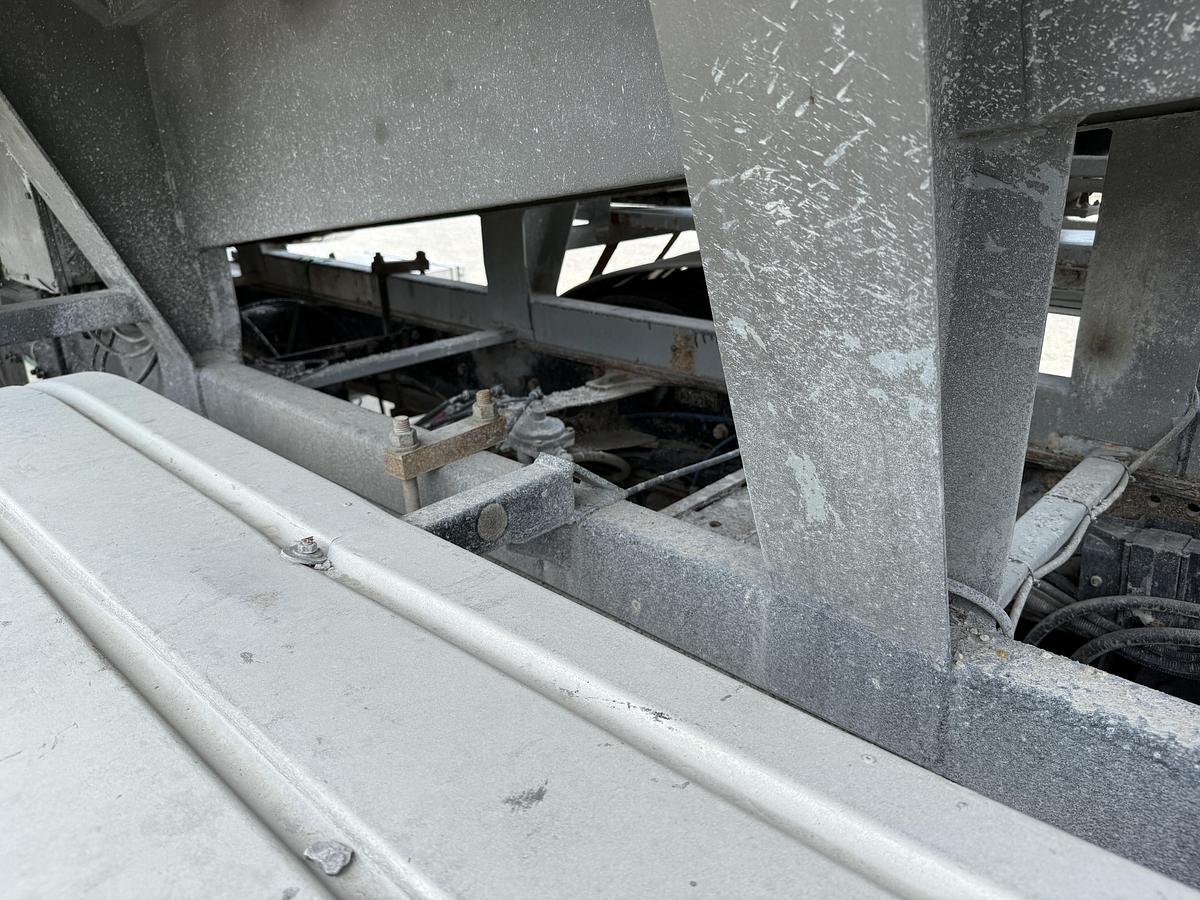 Used 2005 STERLING LT9500