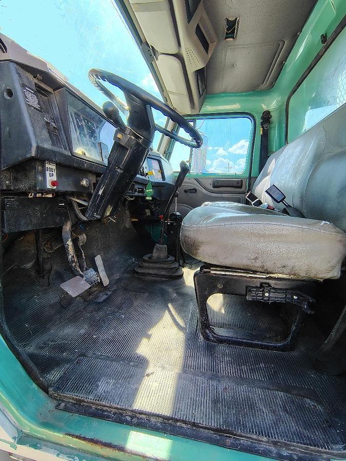 Used 2000 INTERNATIONAL 4700 DT466E