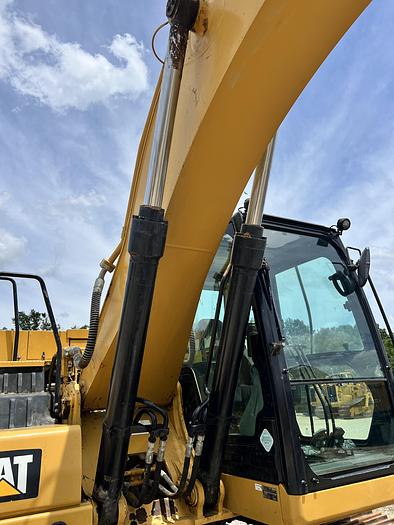Used 2018 CATERPILLAR 323