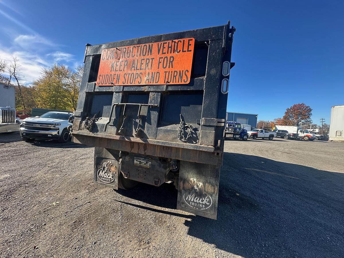 Used 2006 MACK Granite CV713