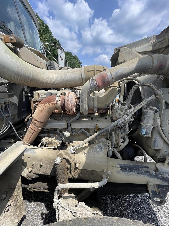 Used 2001 MACK RD 690S Tri Axle