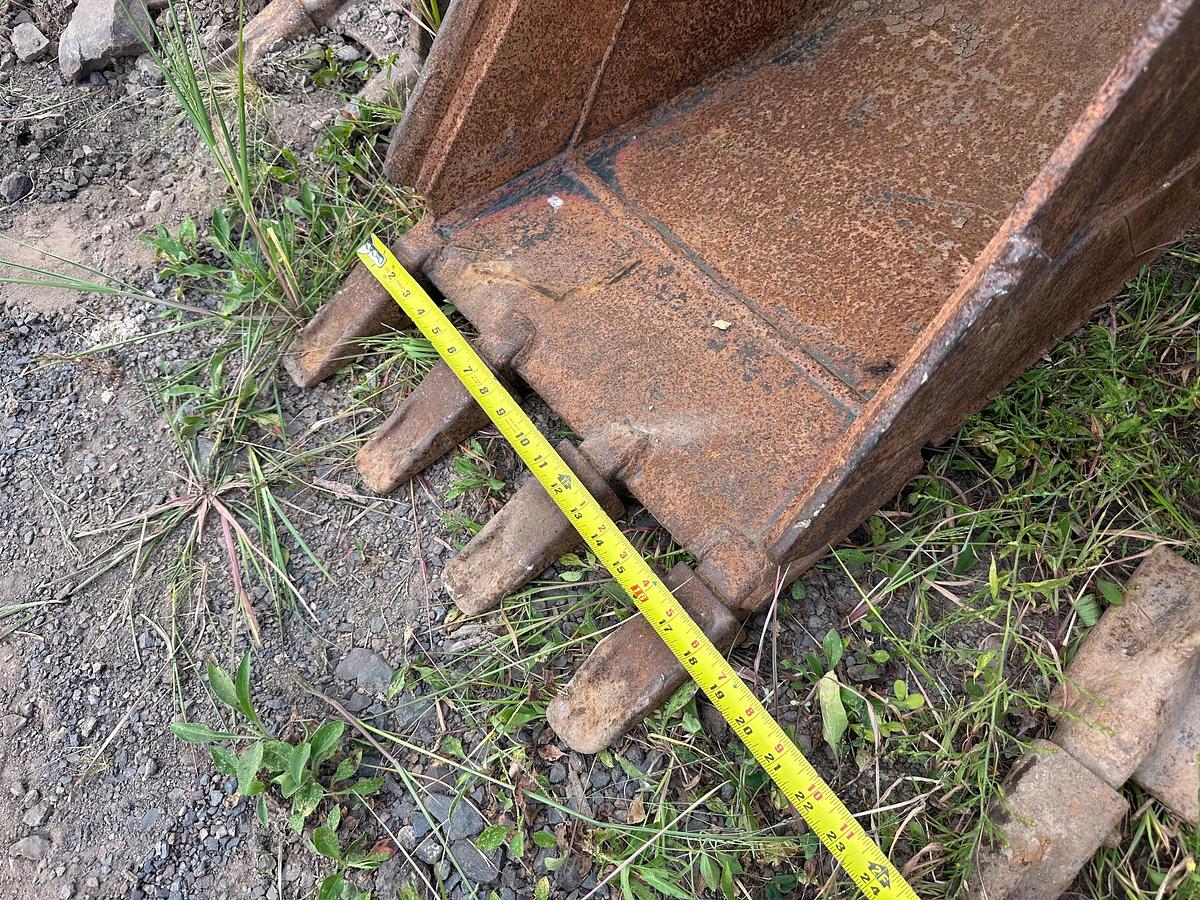 Used 2017 CATERPILLAR 305.5E2 CR