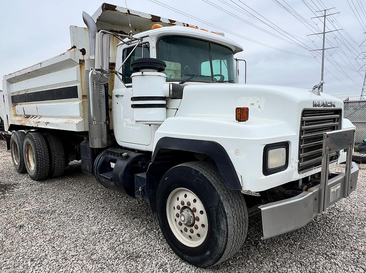 Used 2000 MACK RD688s