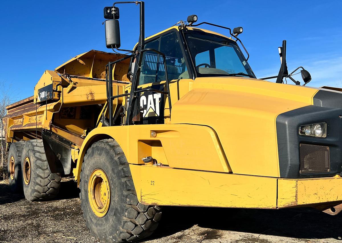 Used 2011 CATERPILLAR 740B Ej