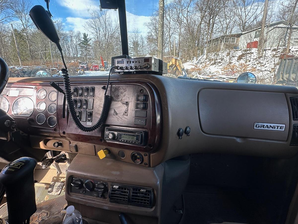 Used 2005 MACK CV713