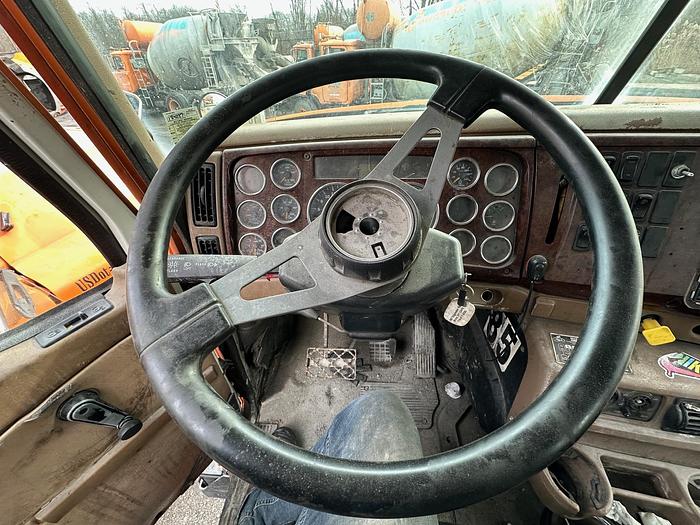 Used 2005 MACK CV713