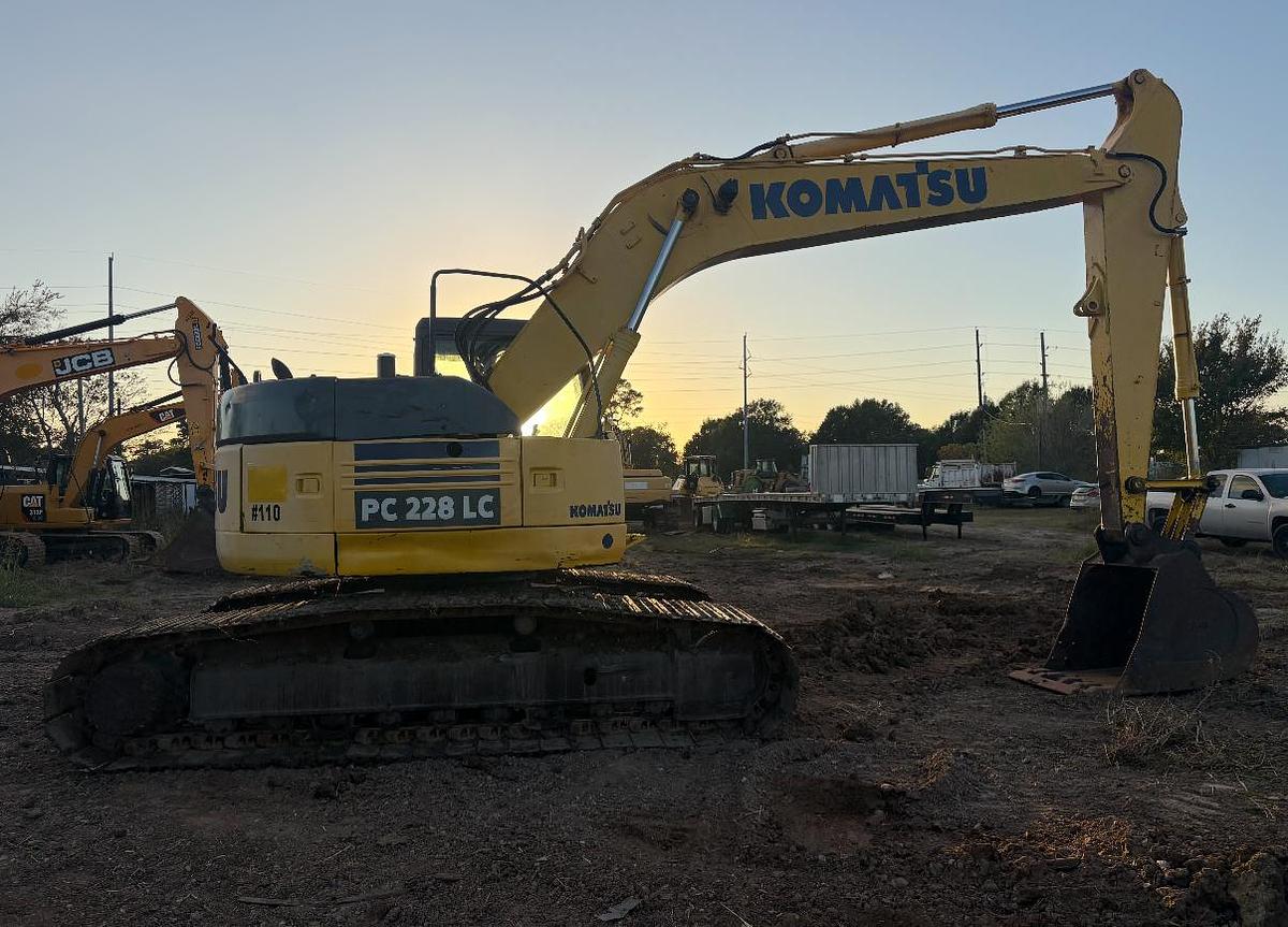 Used 2005 KOMATSU PC-228 LC