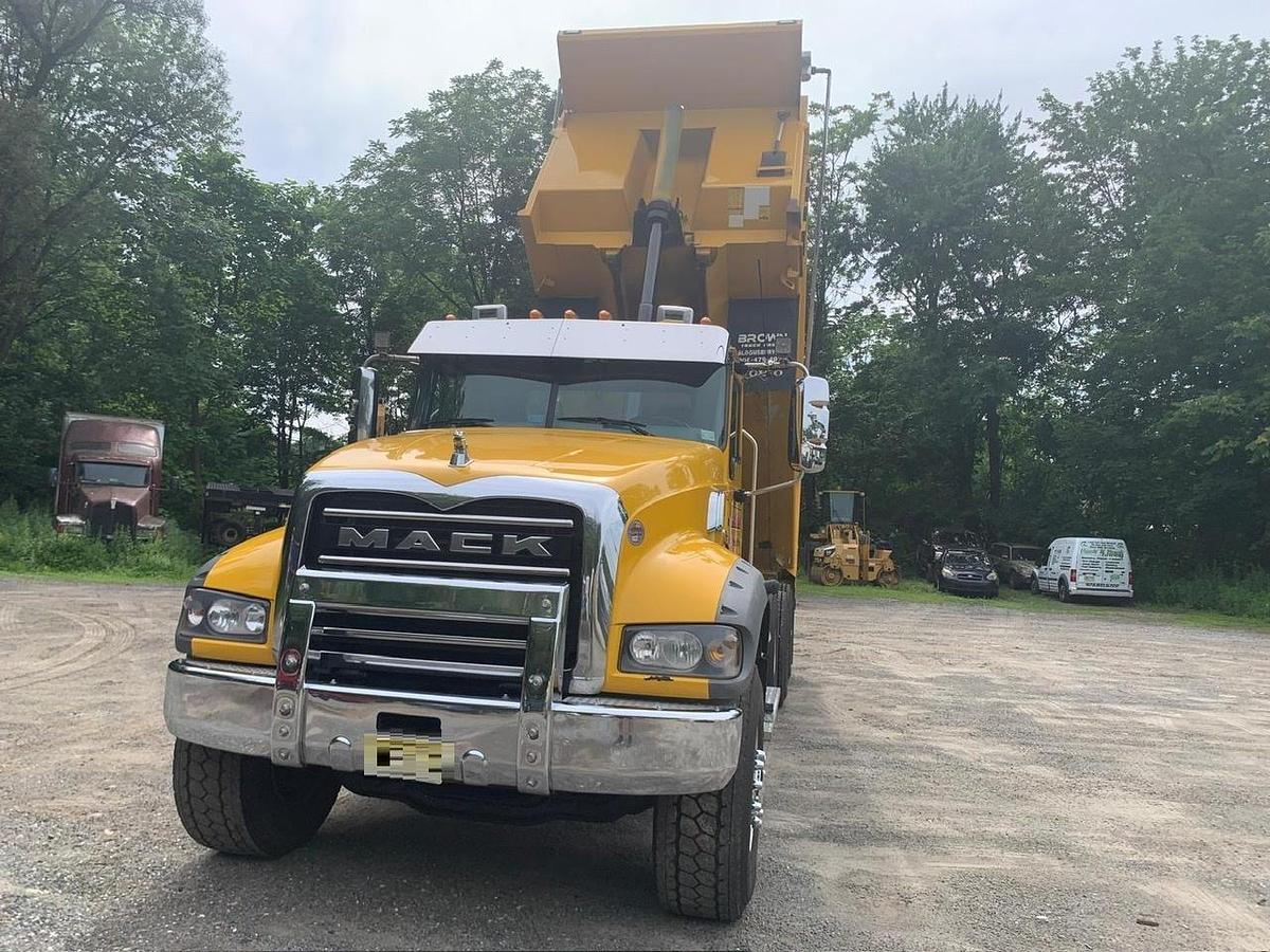 Used 2021 MACK Granite