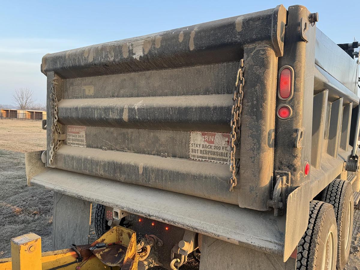 Used 2004 FREIGHTLINER FL112