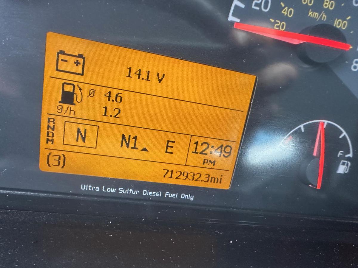 Used 2015 VOLVO VAH Car Hauler