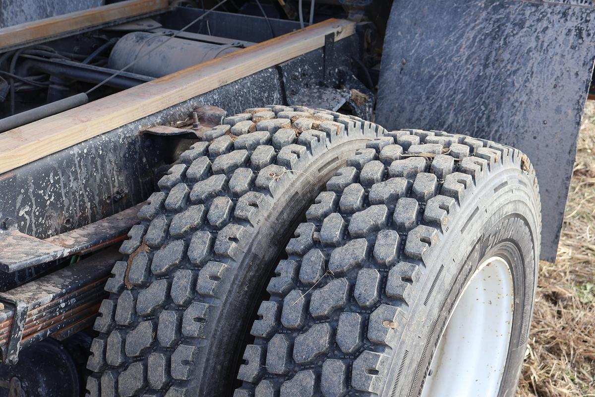 Used 2005 CHEVROLET C8500