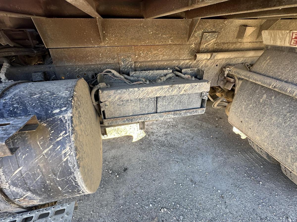 Used 2000 STERLING AT9513