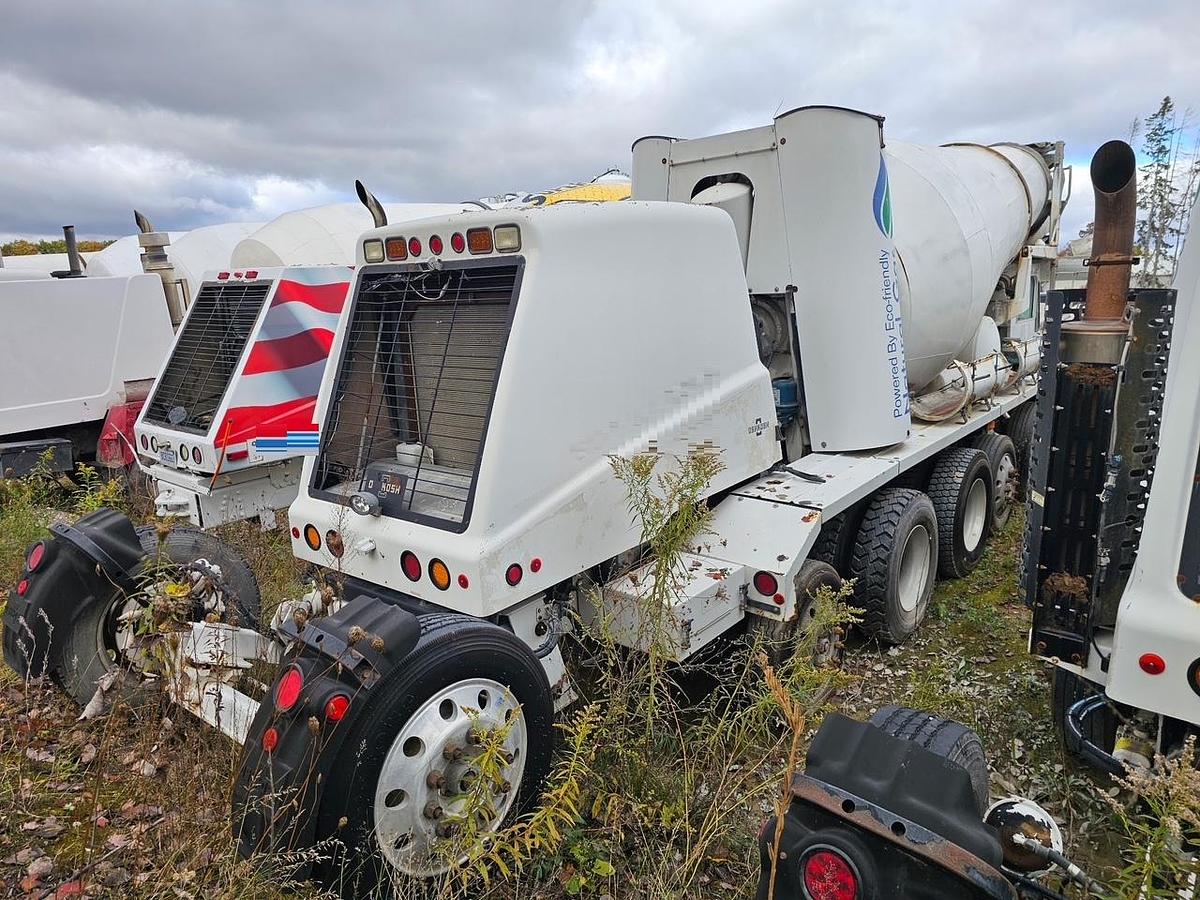 Used 2015 OSHKOSH S-2146 Front Discharge