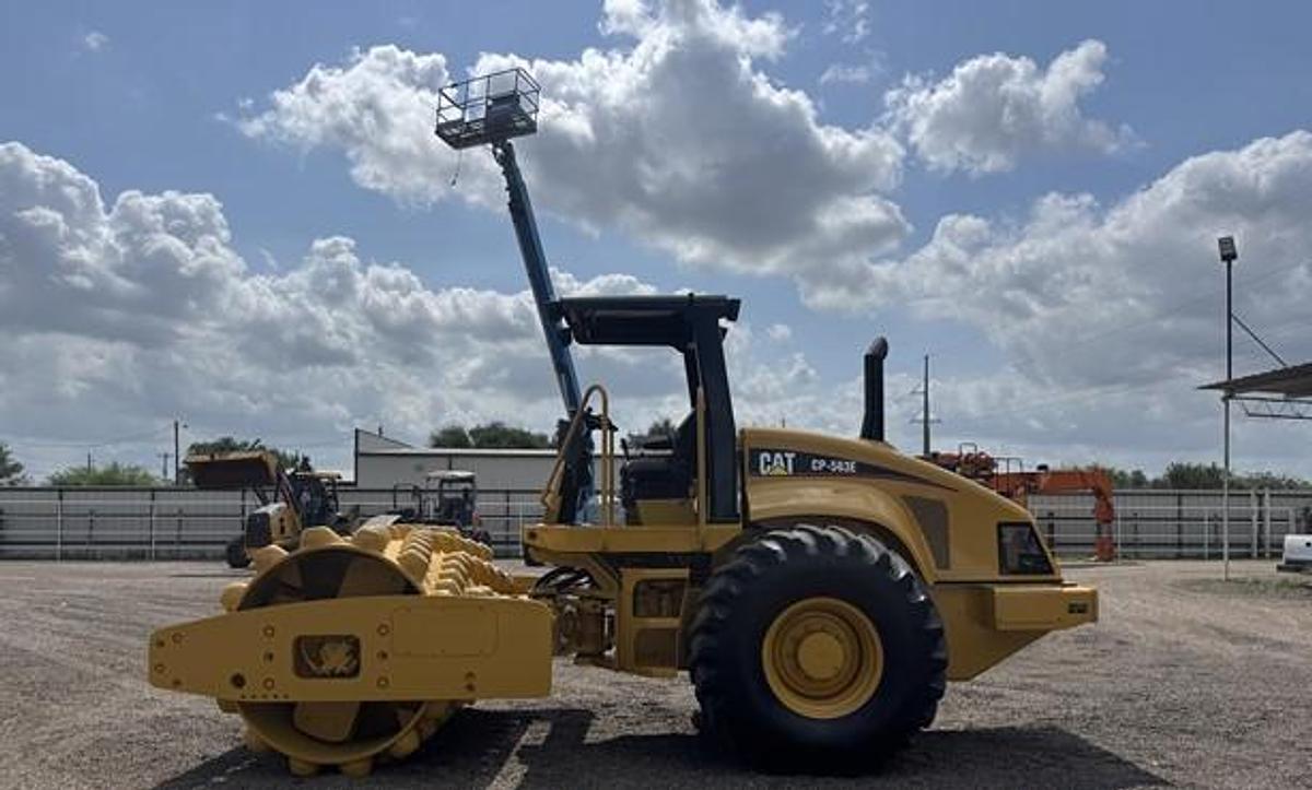 Used 2004 CATERPILLAR CP-563E