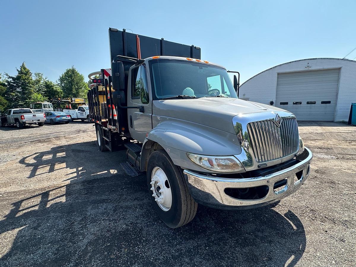 Used 2004 INTERNATIONAL 4300 Attenuator Truck